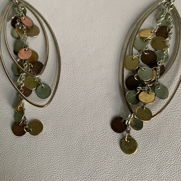 Vintage teardrop light metallic dangling earrings - Picture 6 of 8